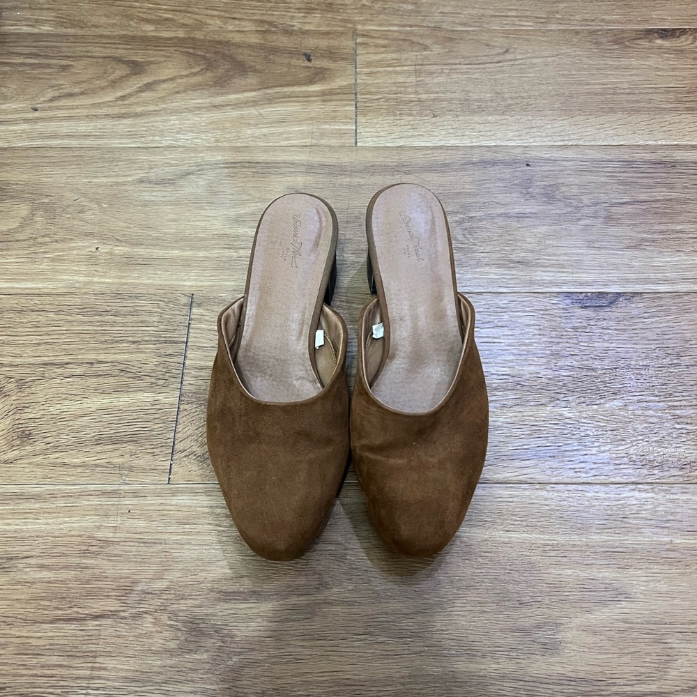 Universal Thread Brown‎ Suede Mules with Kitten Heel 9.5
